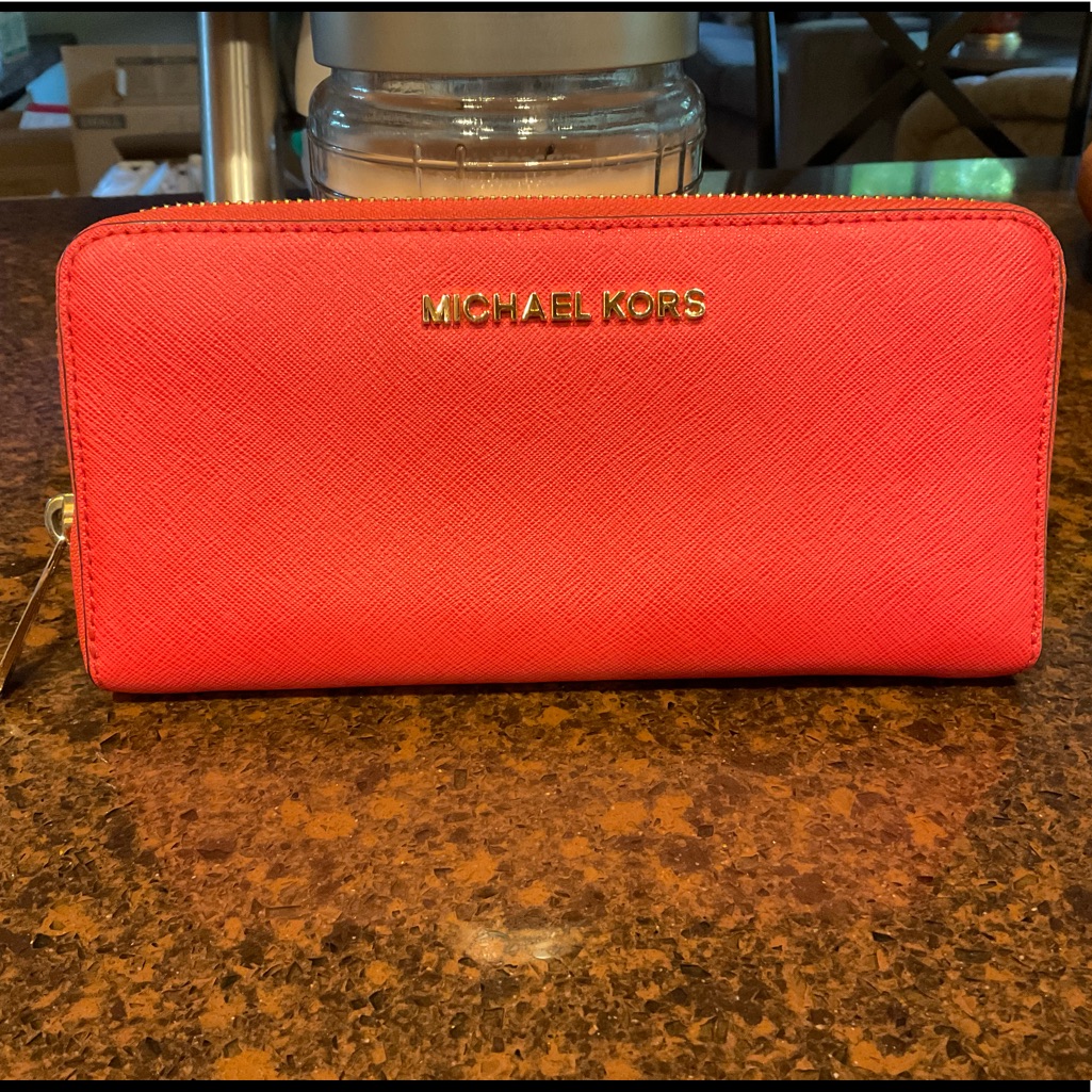 Brand New Authentic Michael Kors Large Wallet Brand New Authentic Michael Kors Large Wallet